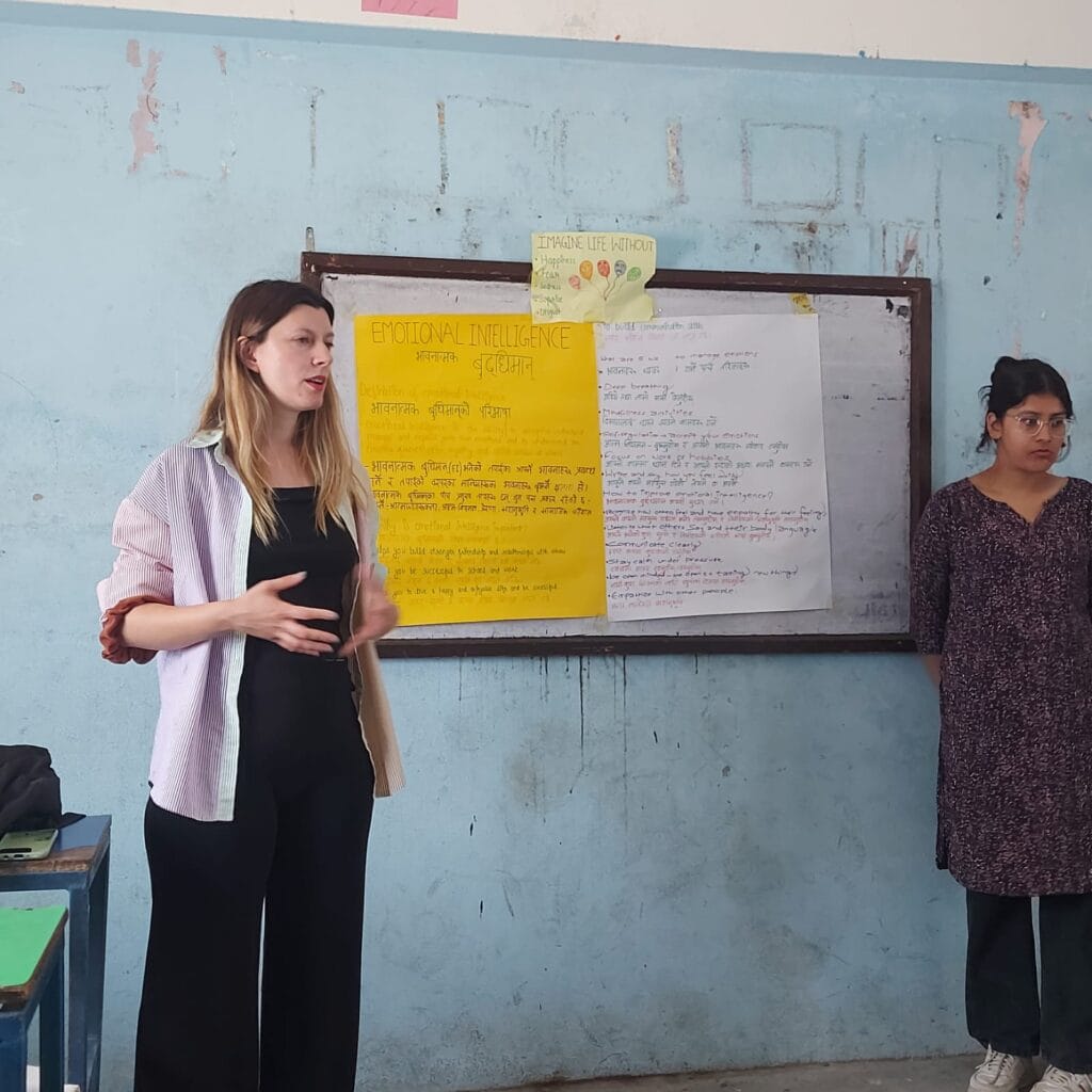 Volunteer Teaching English
