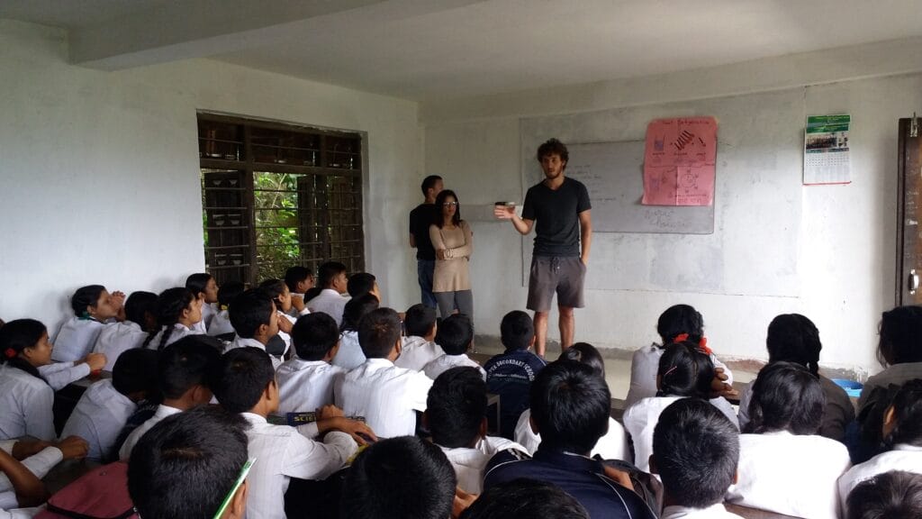 Volunteer Teaching English