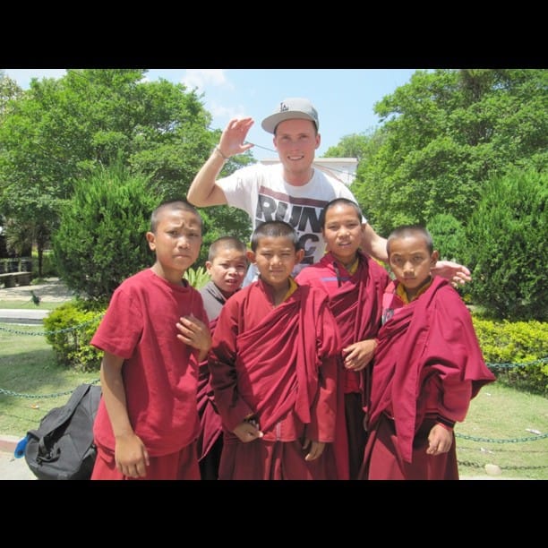 Volunteer Teaching English To Buddhist Monks 2