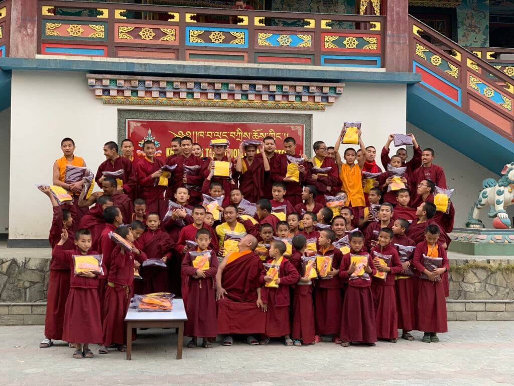 Volunteer Teaching English To Buddhist Monks 4