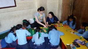 Volunteer Teaching Arts And Crafts